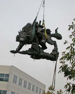 暴雪尔湾总部立起12英尺高兽族雕像 - 