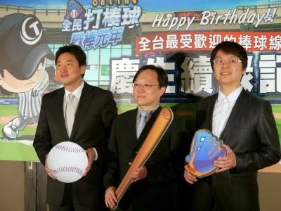 左起鄭永鐘、鄧潤澤、金弘圭
